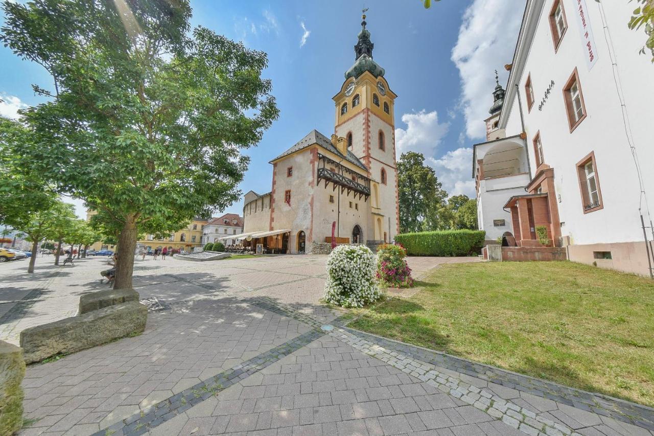 Chalupku - Luxurious Apartment 70M2 In Direct Centrum With Parking Included, Air-Conditioned, Balcony, Quiet Sleep, Best In Town Banská Bystrica Eksteriør billede